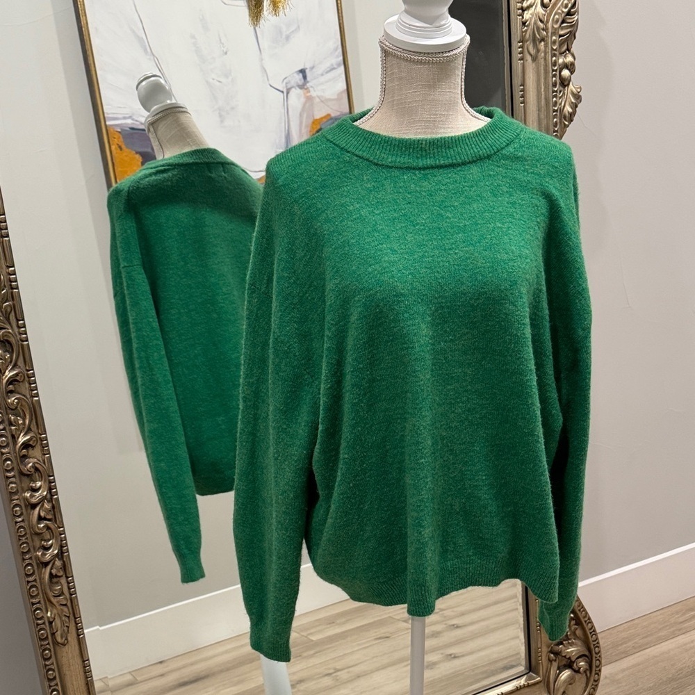 H&M Vibrant Green Crew Neck Sweater